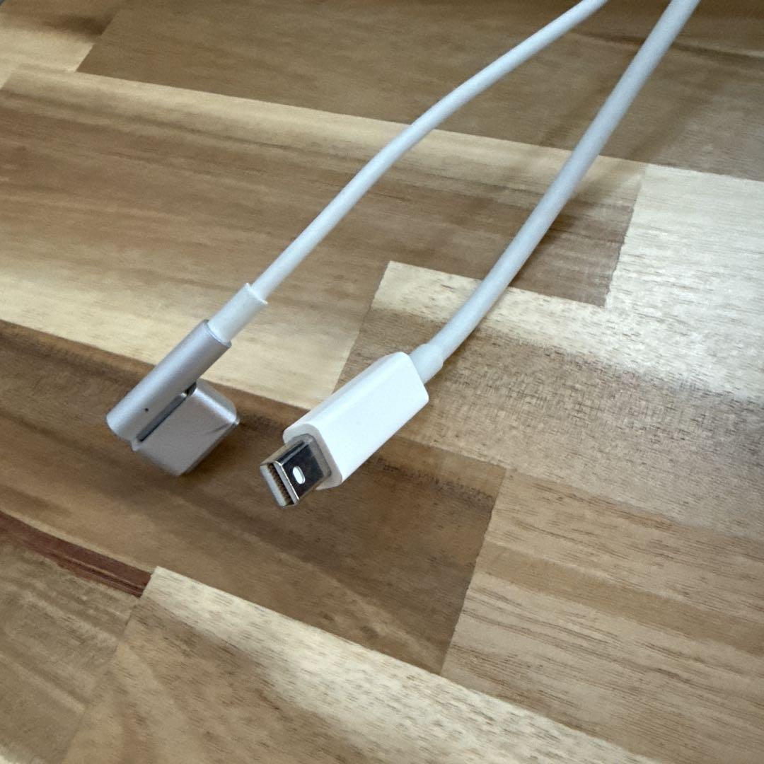 Apple Thunderbolt Display VESAマウント付き