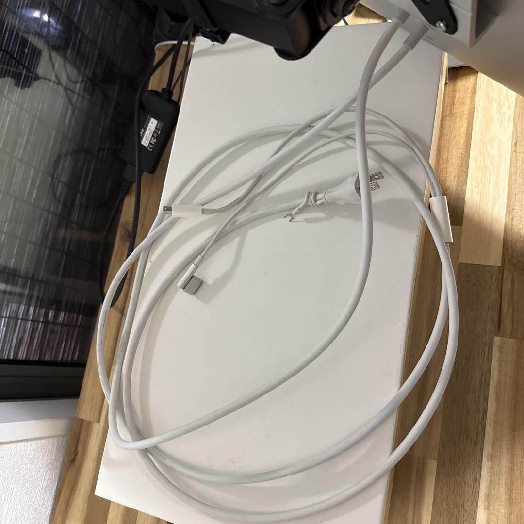 Apple Thunderbolt Display VESAマウント付き