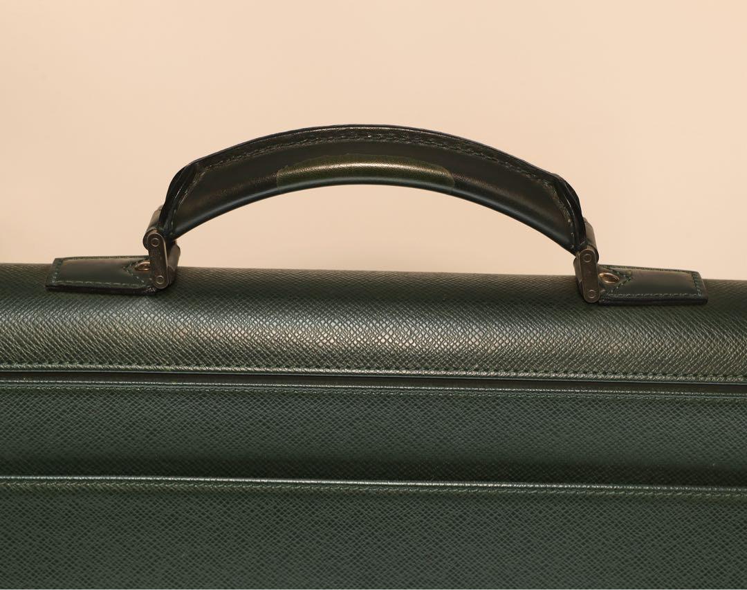 ルイヴィトン 　LOUIS VUITTON タイガ　 レザー　ビジネスバッグ