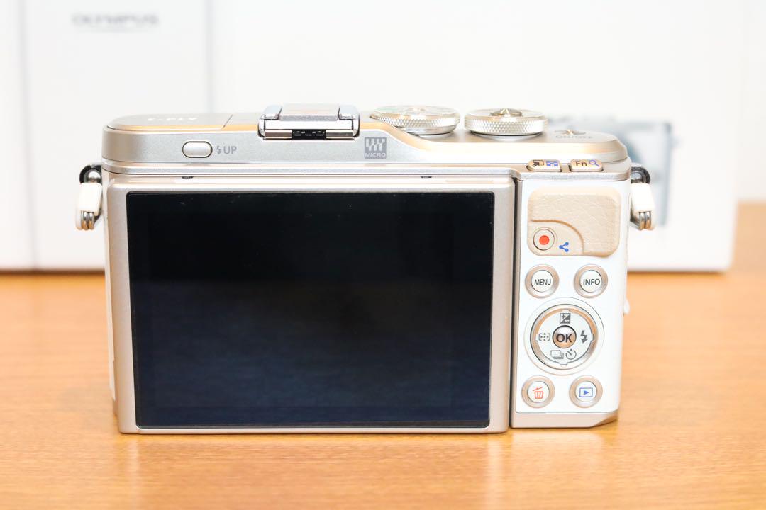 【美品】OLYMPUS PEN E-PL9 EZダブルズームキット ホワイト
