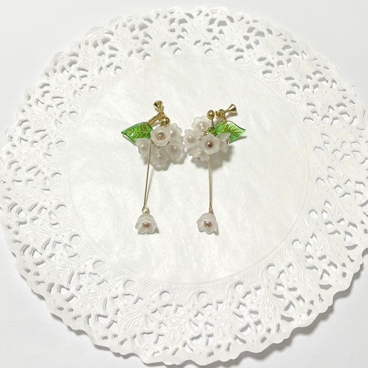 すずらん ビーズ イヤリング ハンドメイド 本命ギフト すずらん ビーズ イヤリング ハンドメイド 本命ギフト