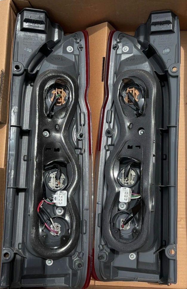 トヨタ　ハイエース　テールランプ　純正　200系　PA6-TD35