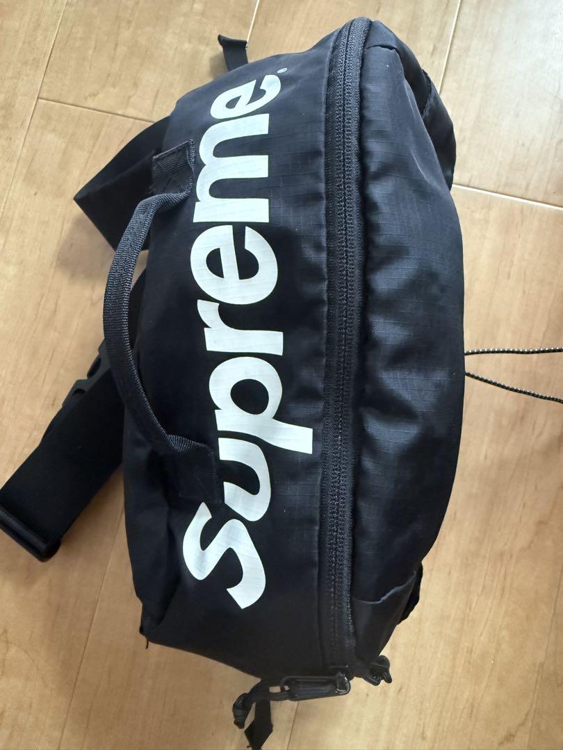 Supreme ショルダーバッグ 黒　ボディバッグ　シュプリーム