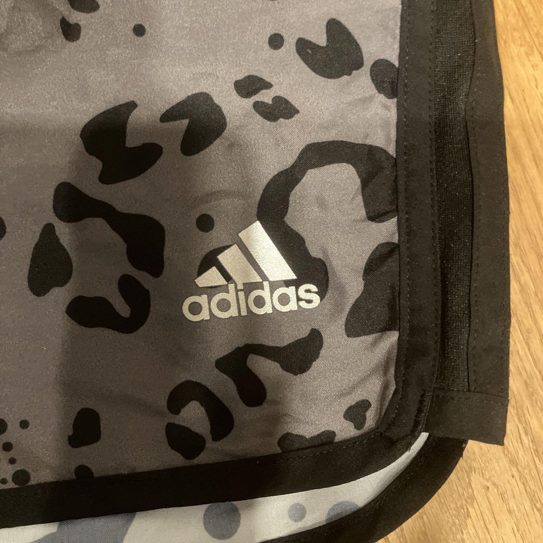 adidas レオパード柄ショートパンツ - メルカリ