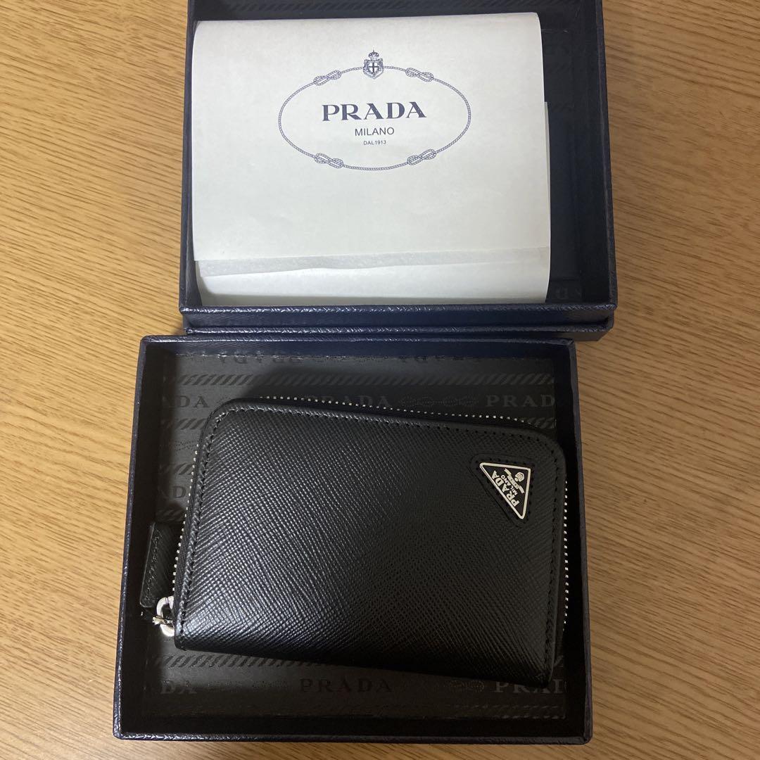 PRADA財布