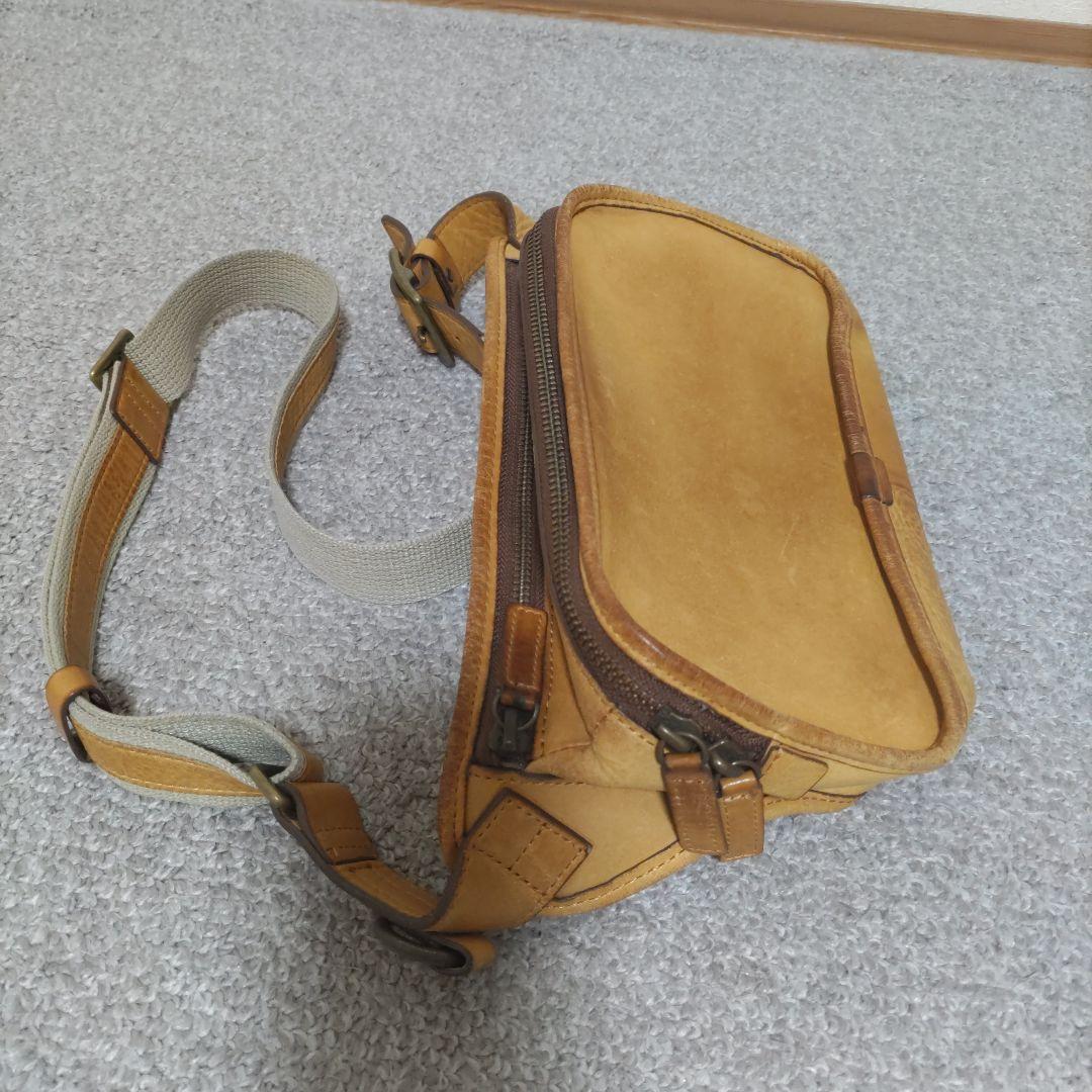土屋鞄　ガジェットワンマイルボディーバッグ