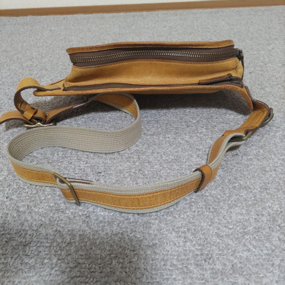 土屋鞄　ガジェットワンマイルボディーバッグ