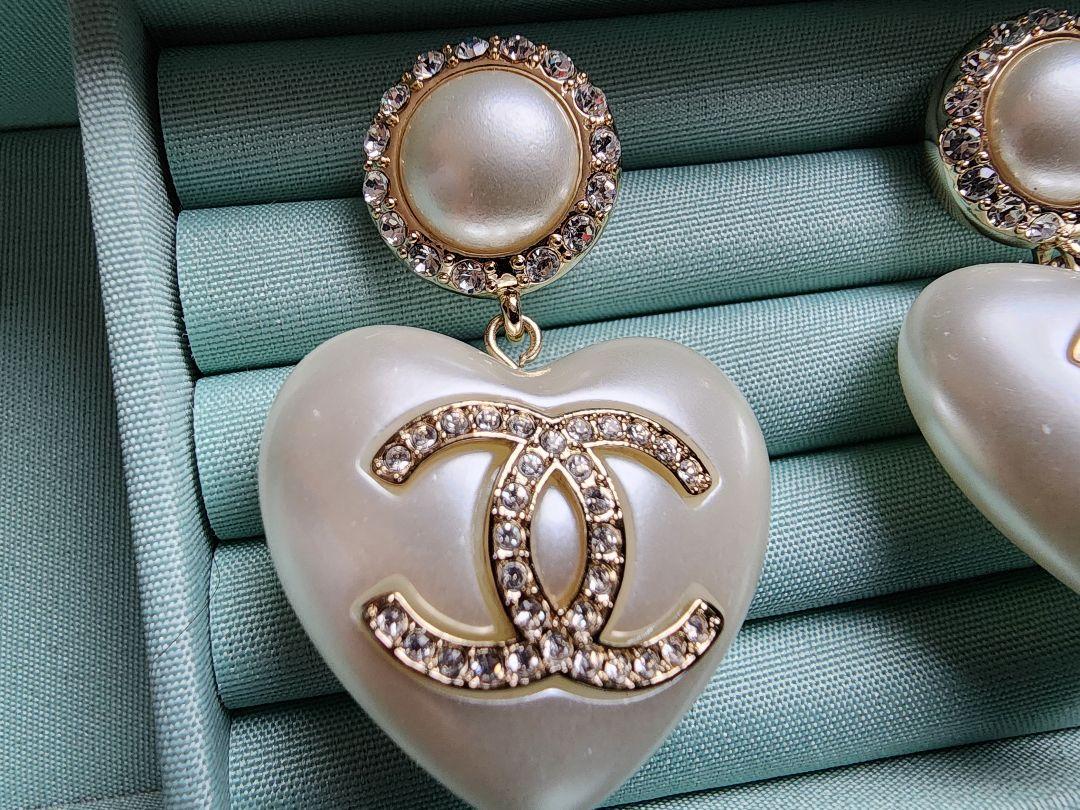 【人気デザイン♡】CHANEL ハートパール ピアス CHANEL ハート型パールピアス