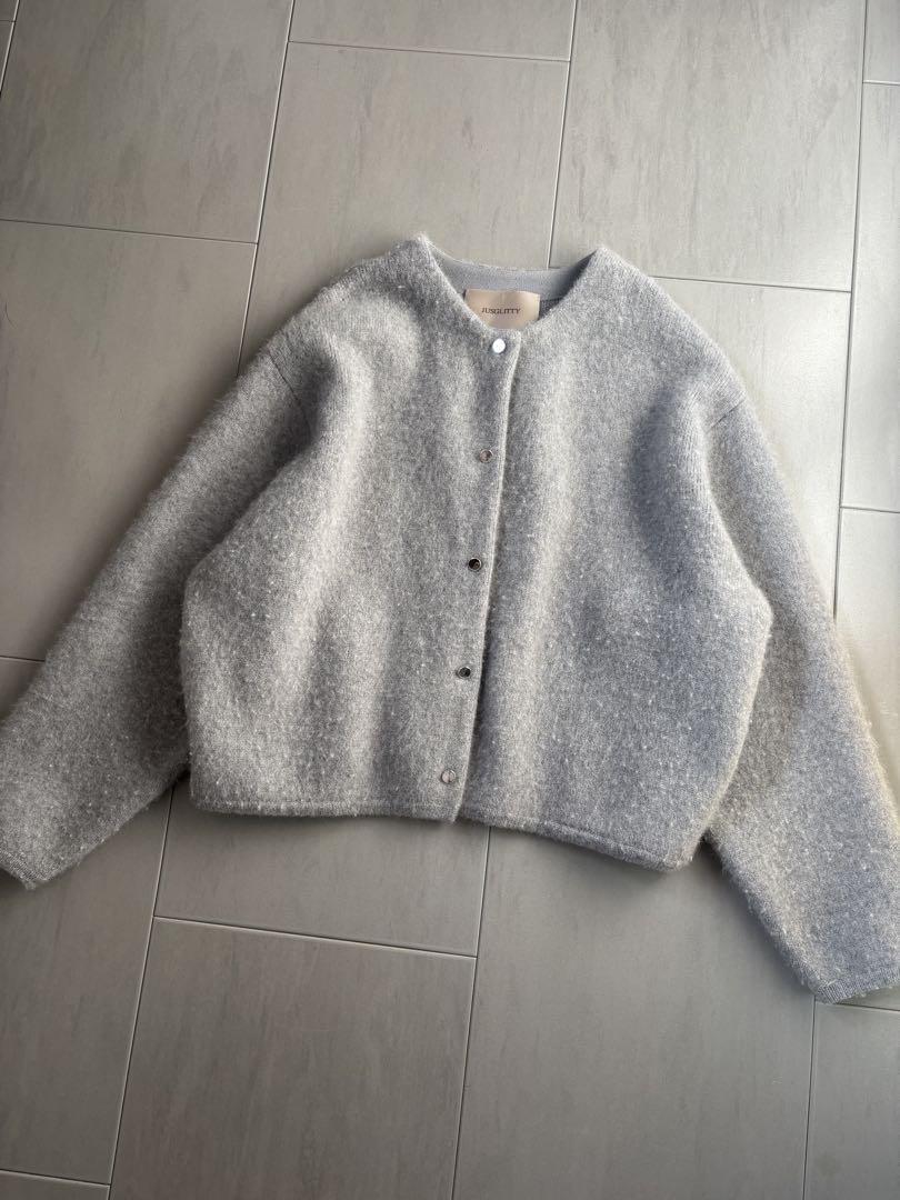 JUSGLITTY グレー ノーカラーニットコート ジャケット