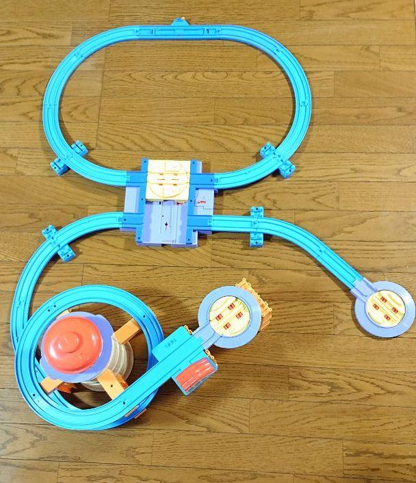 ウィルソンのぐるぐるタワーと回転台セット チャギントン rSKYA-m45347791361 プラレール 安い