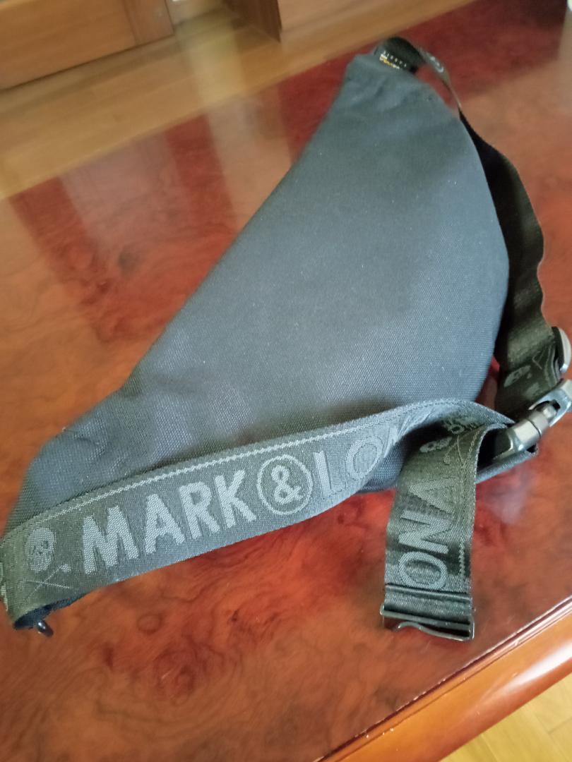 ★美品★MARK＆LONA★ボディーバッグ・ショルダーバッグ★