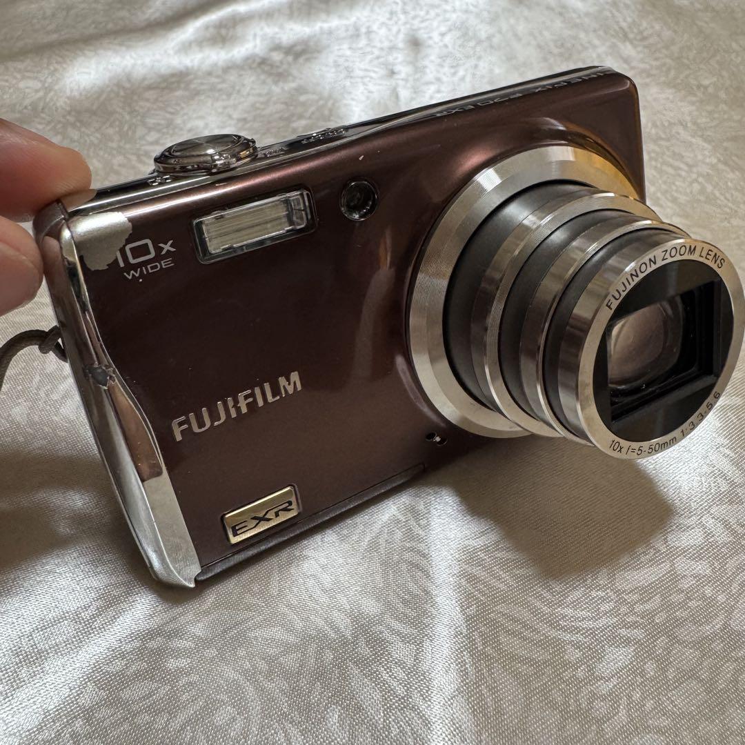 FUJIFILM FINEPIX F70EXR デジタルカメラ 付属品完備箱付き