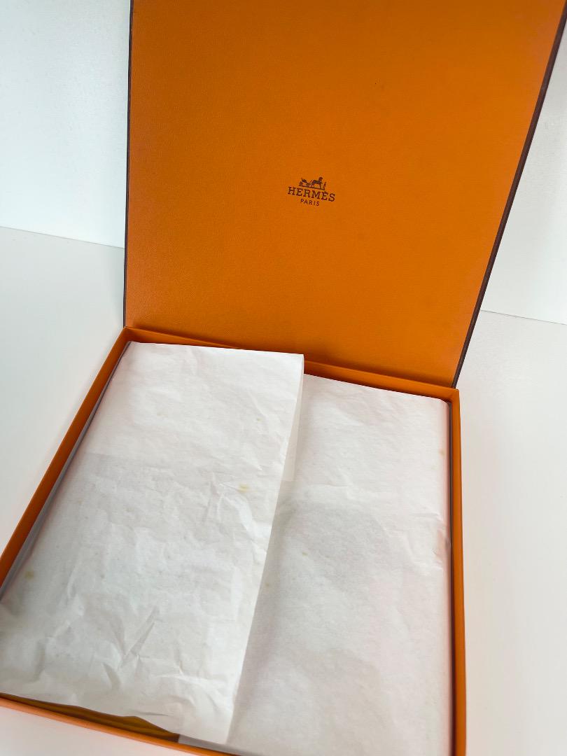 HERMES カレ90 シルクスカーフ 花と蝶