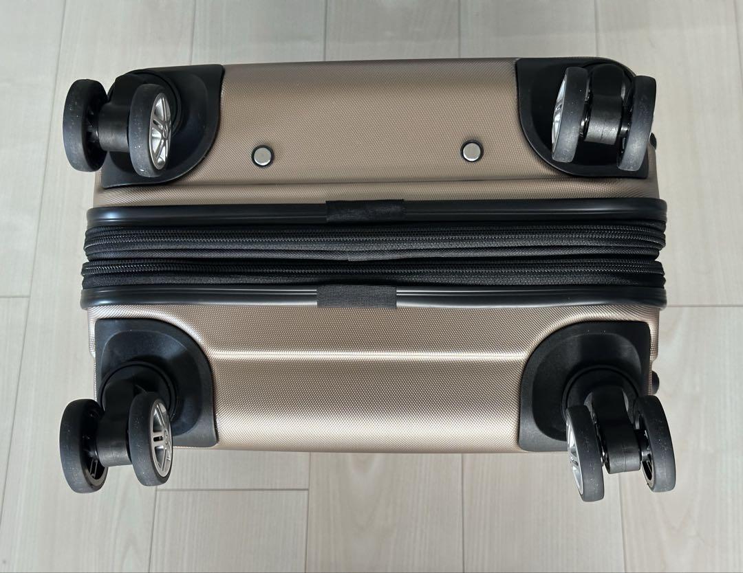 機内持ち込みサイズ　キャリーケース　TASロック　最大大荷力120kg 静音