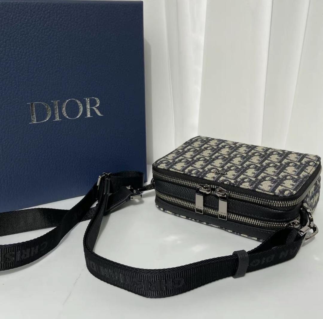 Dior ロゴパターン バッグ