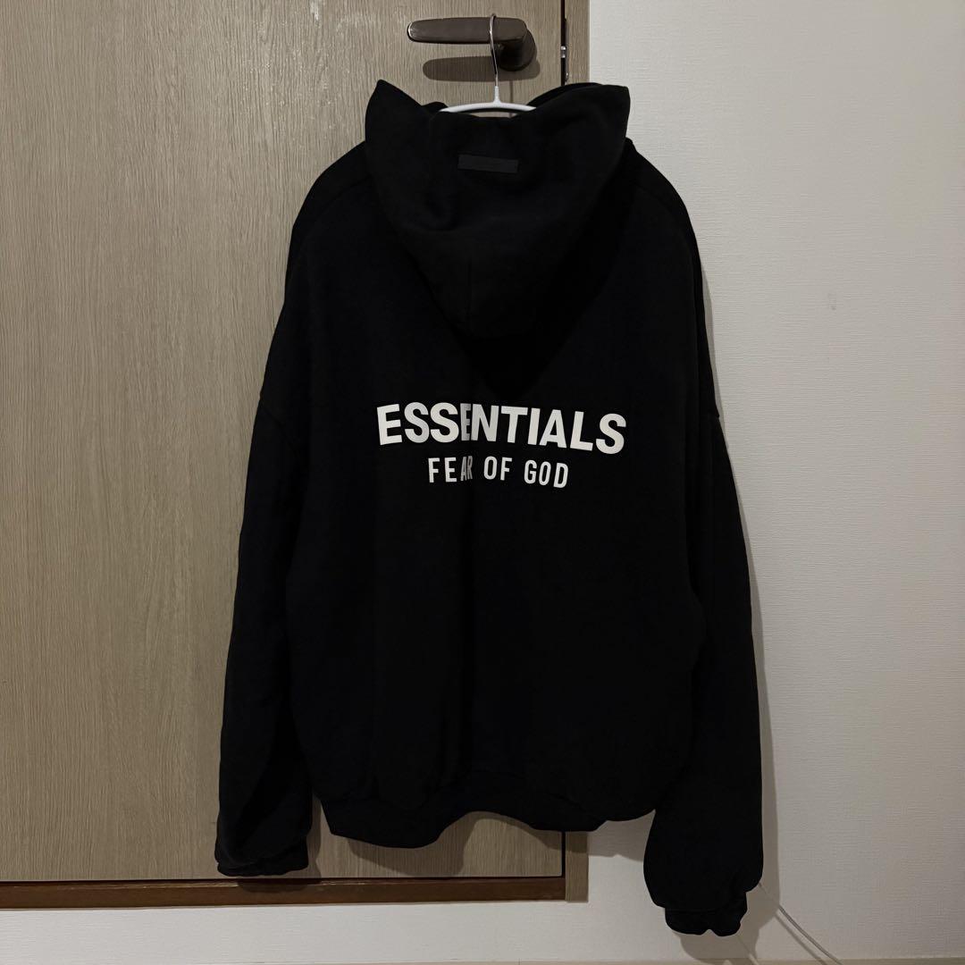 Fear of God エッセンシャルズ グラフィックパーカー ブラック FEAR OF GOD ESSENTIALS Essential パーカー | ブラック