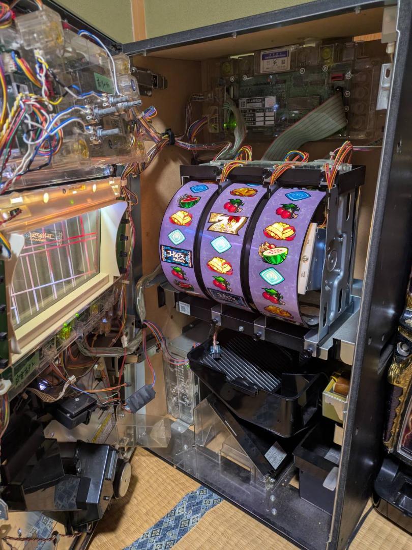 【送料込】 初代コードギアス コイン不要機付 パチスロ実機 コードギアス 初代 サミー パチスロ 実機 コイン不要機