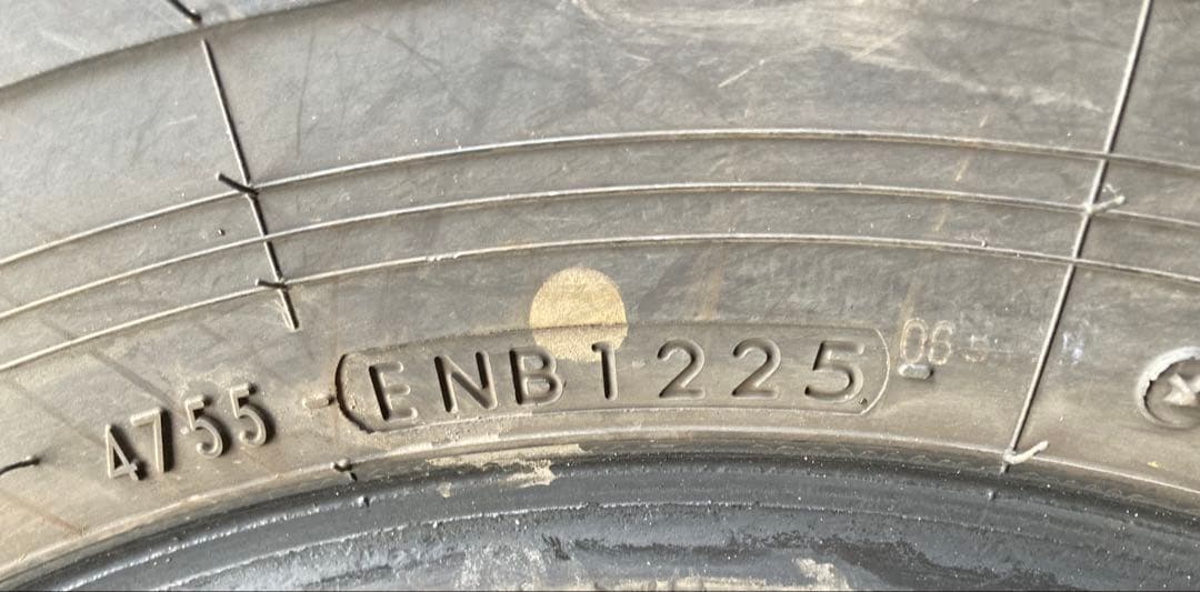 YOKOHAMA 195/80R15 25年製 夏タイヤ 【南-177 ①】 YOKOHAMA 195/80R15 25年製 夏タイヤ 【南-177 ①】