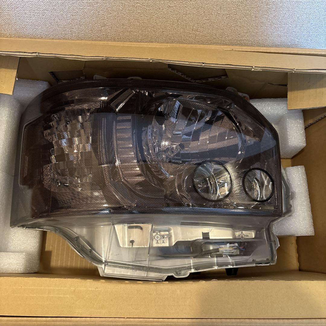 ハイエース　2000 スーパーGL ヘッドランプ