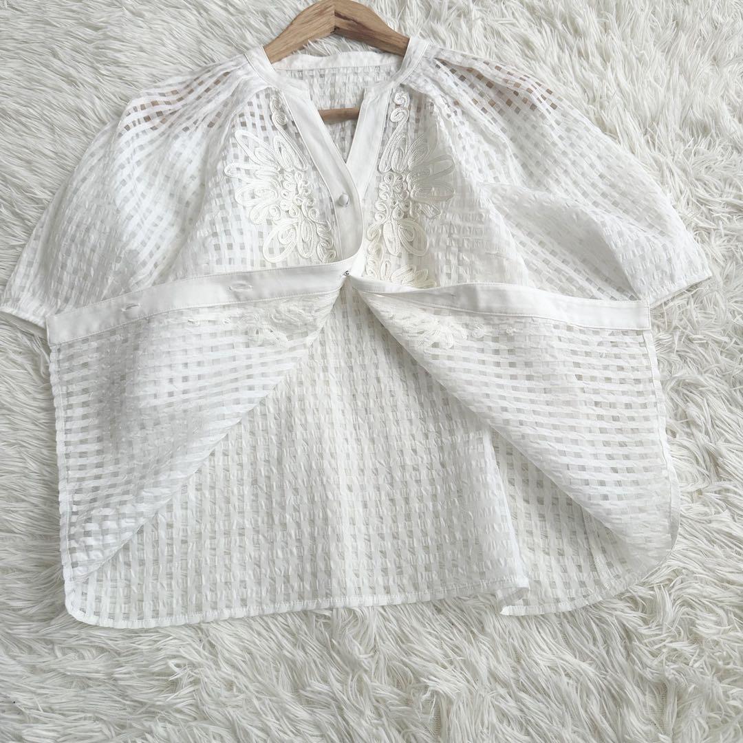 【美品】グレースコンチネンタルダイアグラムコード刺繍ブラウスホワイト2023SS
