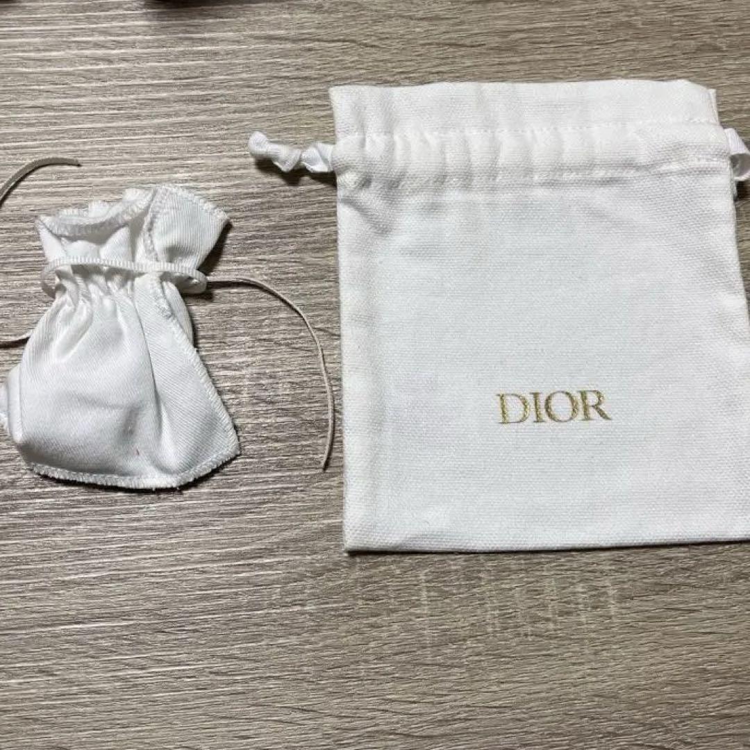 Dior 星型チャーム ピアス