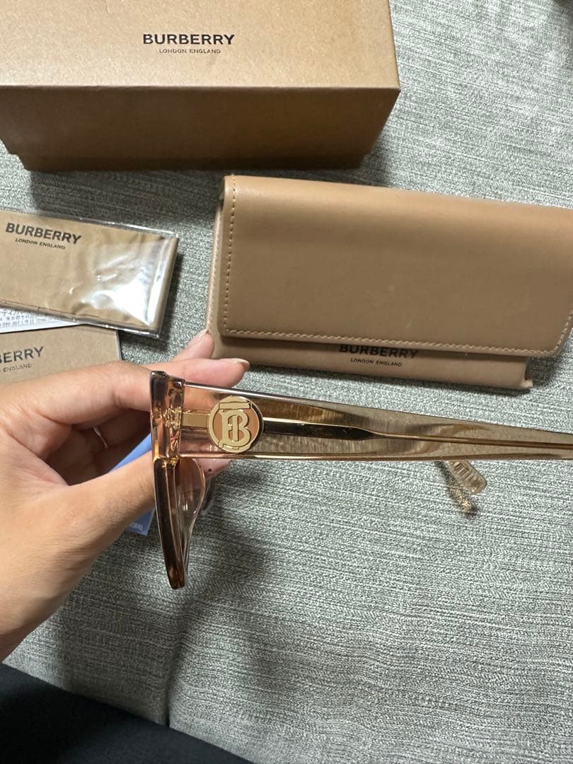 BURBERRY キャットアイサングラス