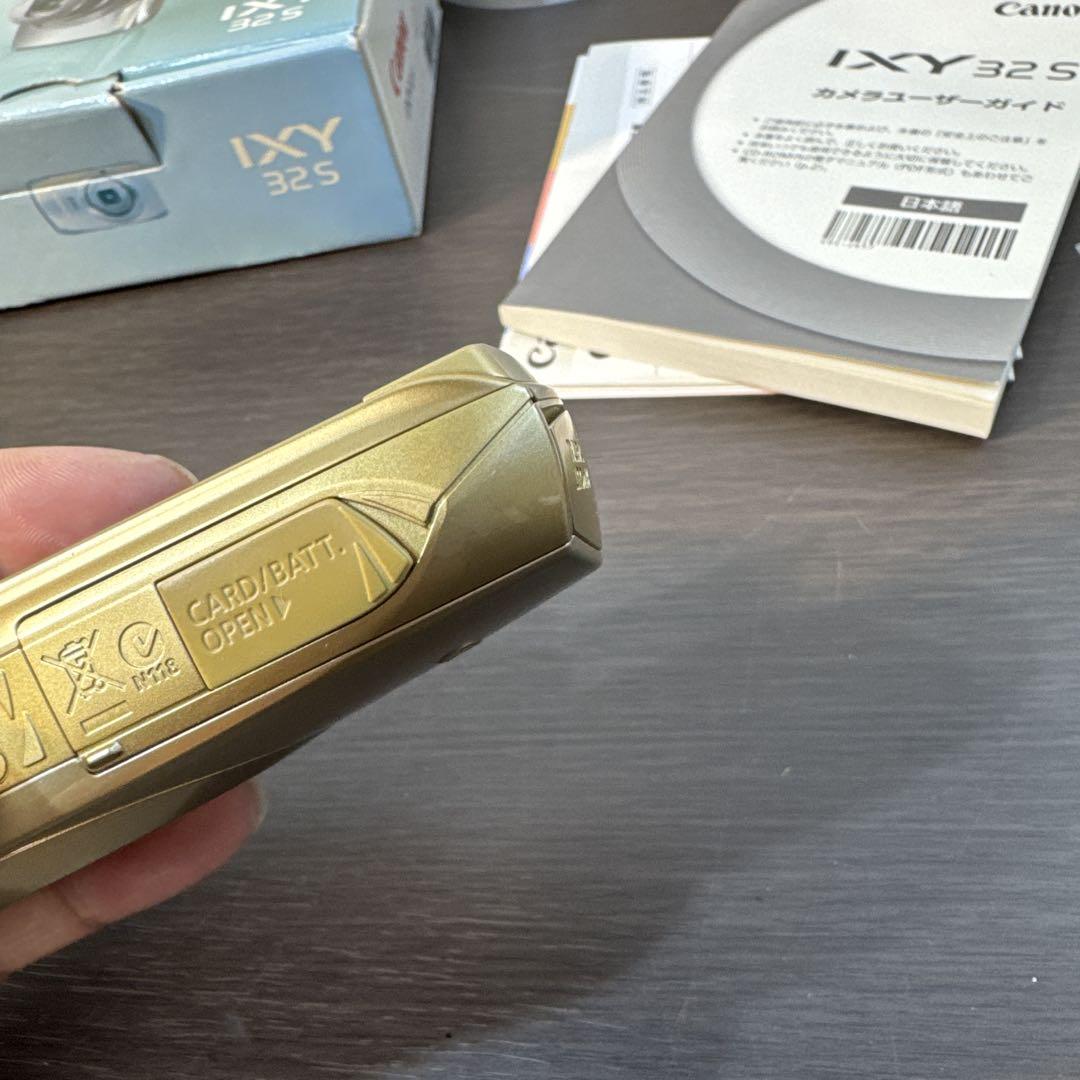 使用感無し　美品　Canon IXY 32S デジタルカメラ　ゴールド 箱あり