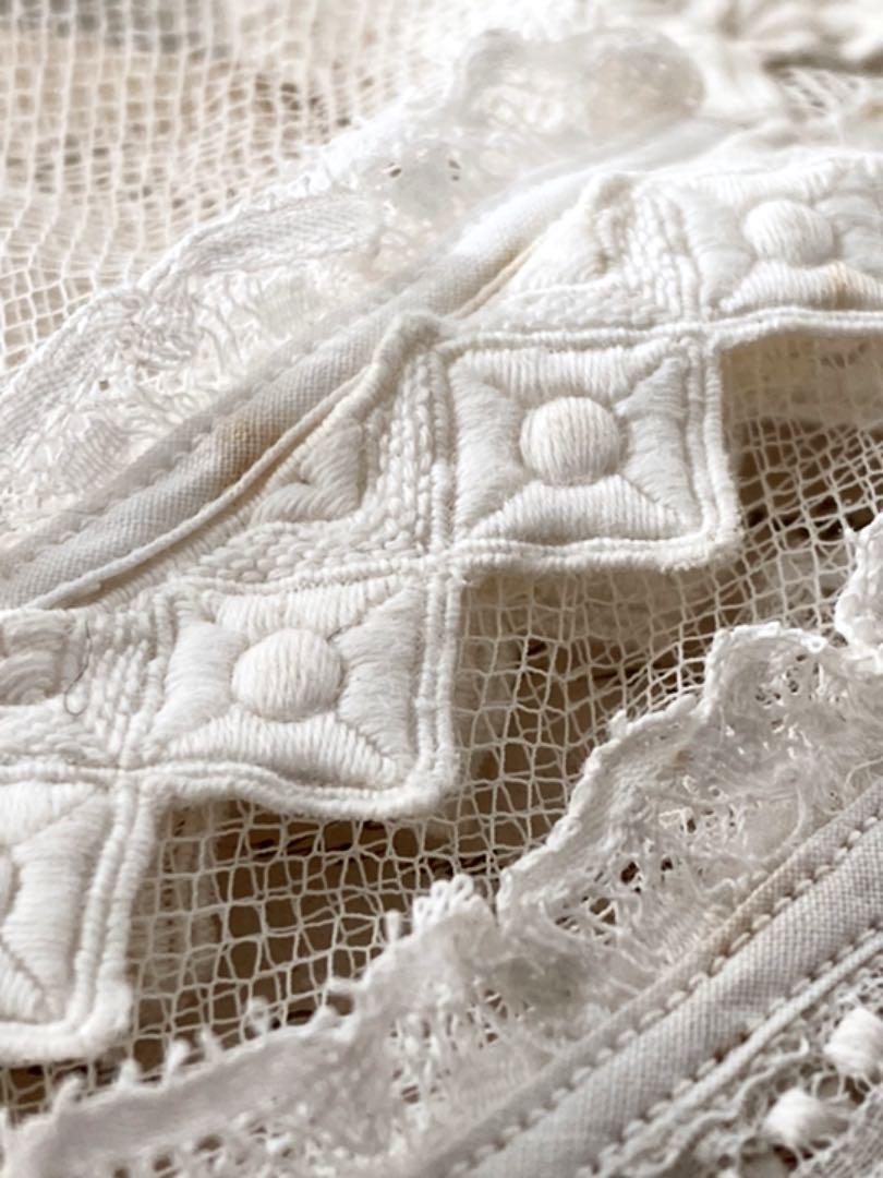 英国アンティーク19世紀手刺繍とレース美しいカフ　袖口飾り　ドレスピース