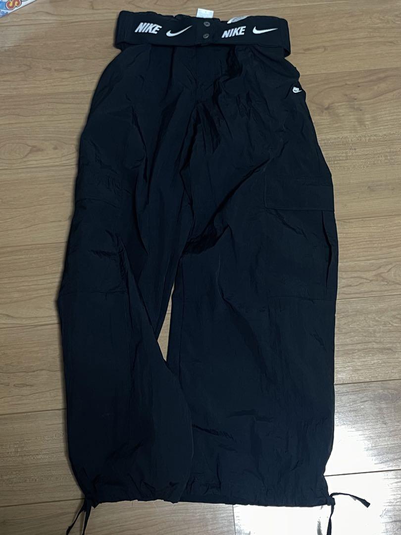 NIKE woman ハイウェストツーブンカーゴパンツ