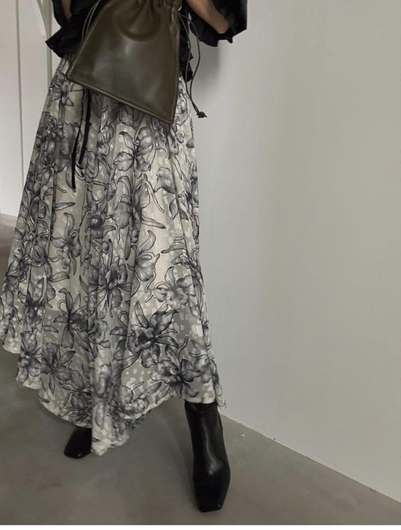 Ameri　ADAM VOLUME SKIRT