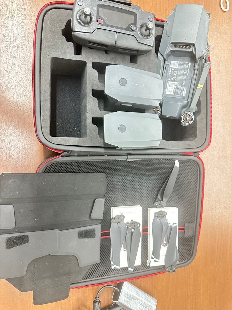 ドローン本体 リモコン バッテリー2個 交換用プロペラ