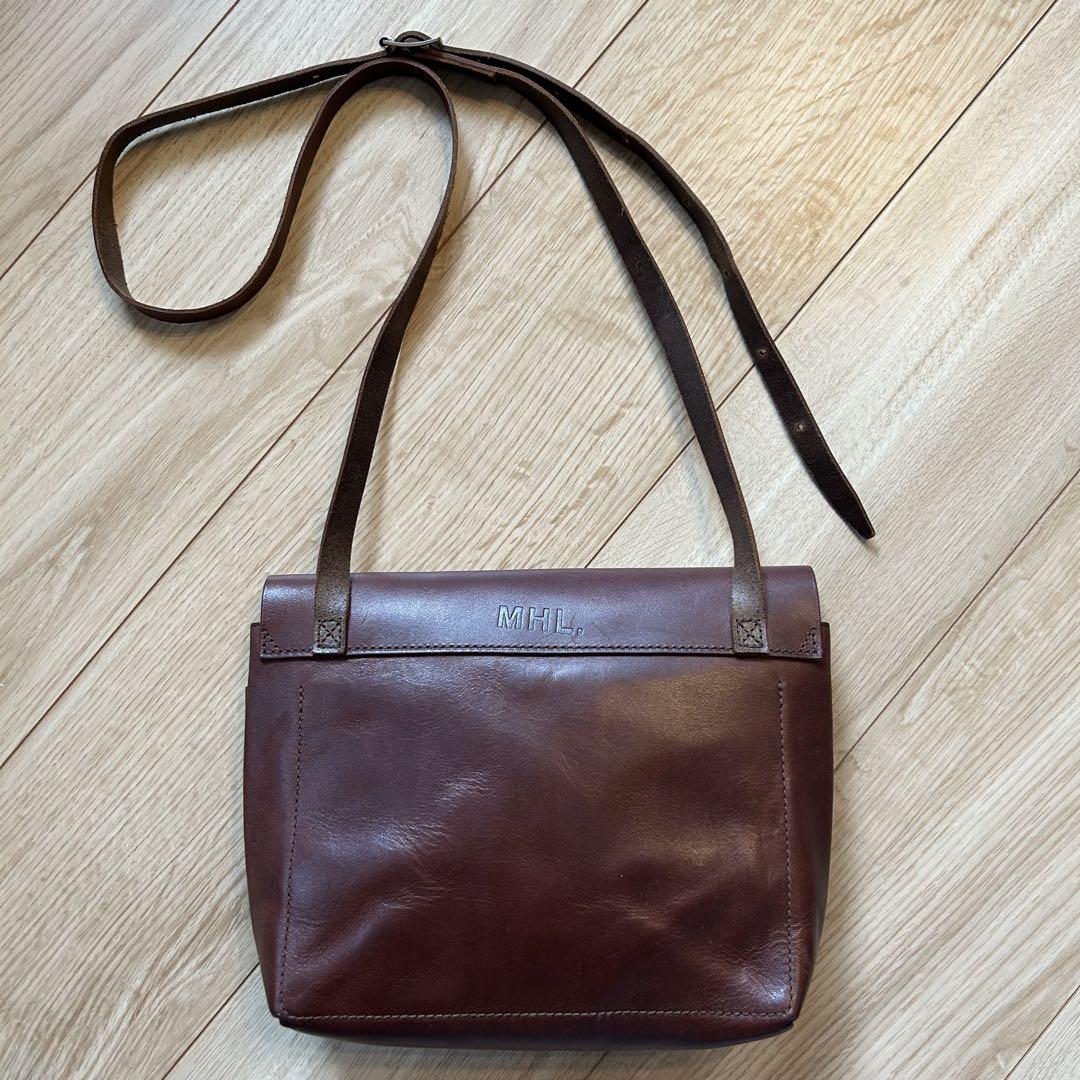 MHL. | TOUGH LEATHER/ショルダーバッグ/レザー/BRW