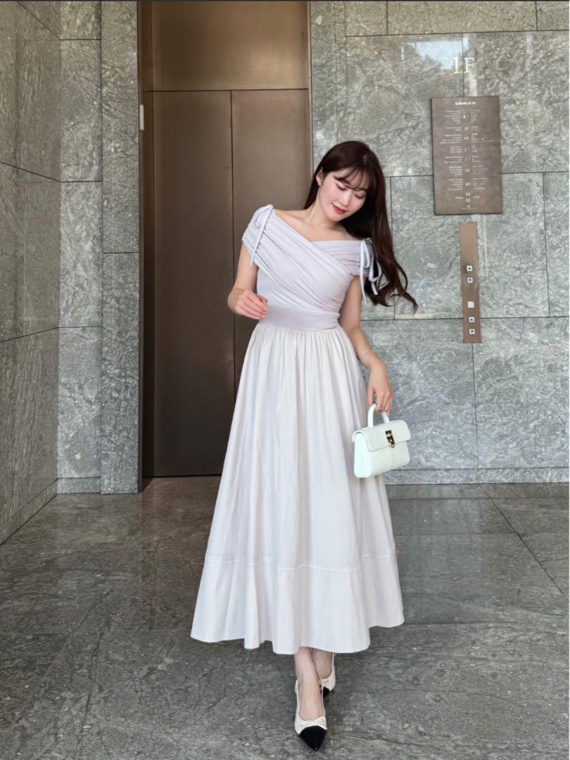 ワンピース Herlipto Gathered Bicolor Dress