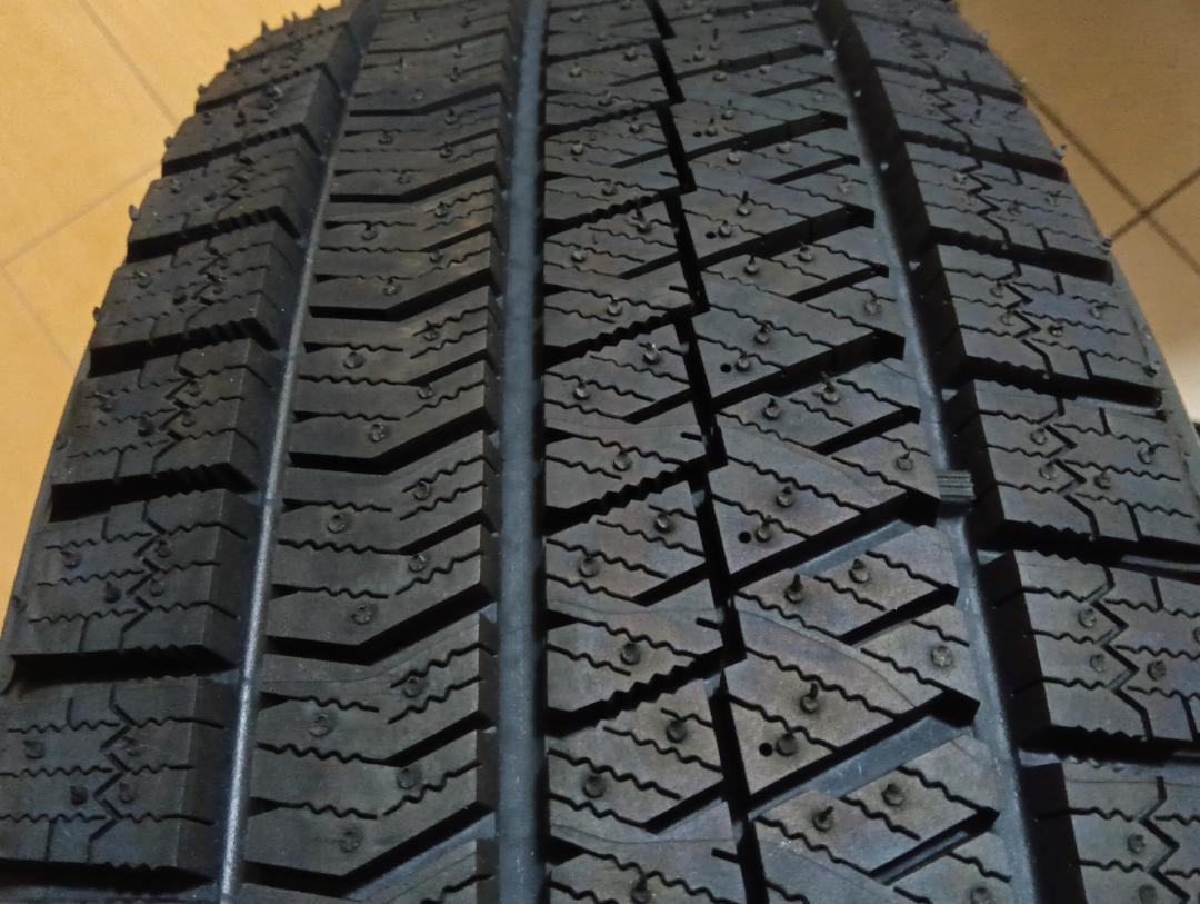 ヨッシー.送料込未使用ブリヂストンブリザックVRX2　195/65R16