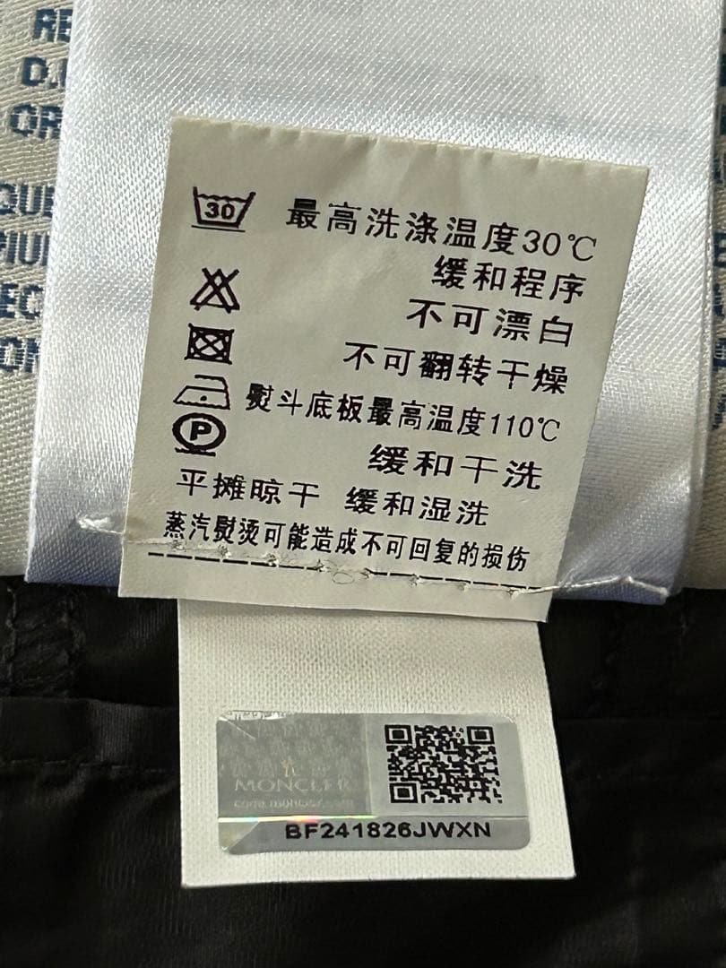 MONCLERSERRE GIUBBOTTO ダウンジャケットフリル裾 フード付 MONCLERSERRE GIUBBOTTO ダウンジャケットフリル裾 フード付