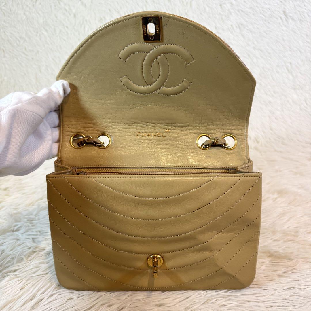 美品✨シャネル ショルダーバッグ ラムスキン ハーフムーン