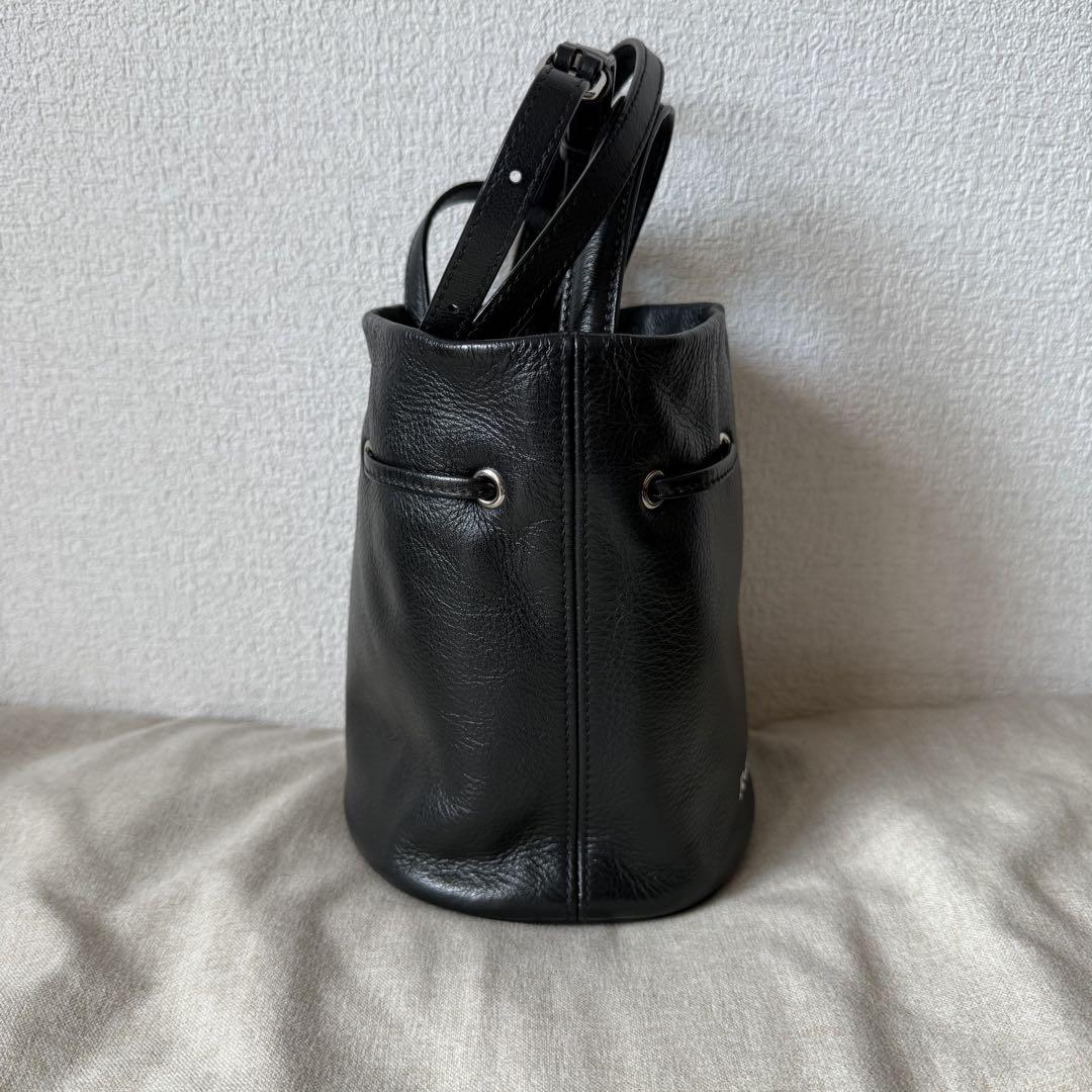 ブラック
