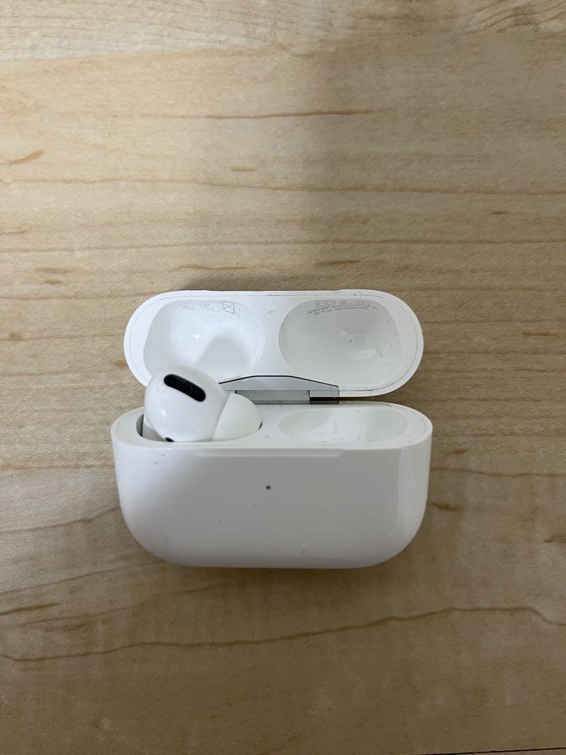 AirPods Proケースと左耳のみ