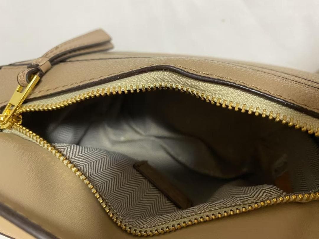 loeweジオメトリックデザイン ベージュショルダーバッグ loeweジオメトリックデザイン ベージュショルダーバッグ