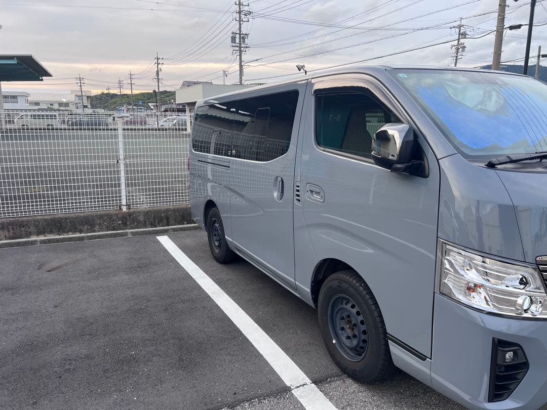 24年式日産キャラバン　　 タイヤ付き 195/80R15