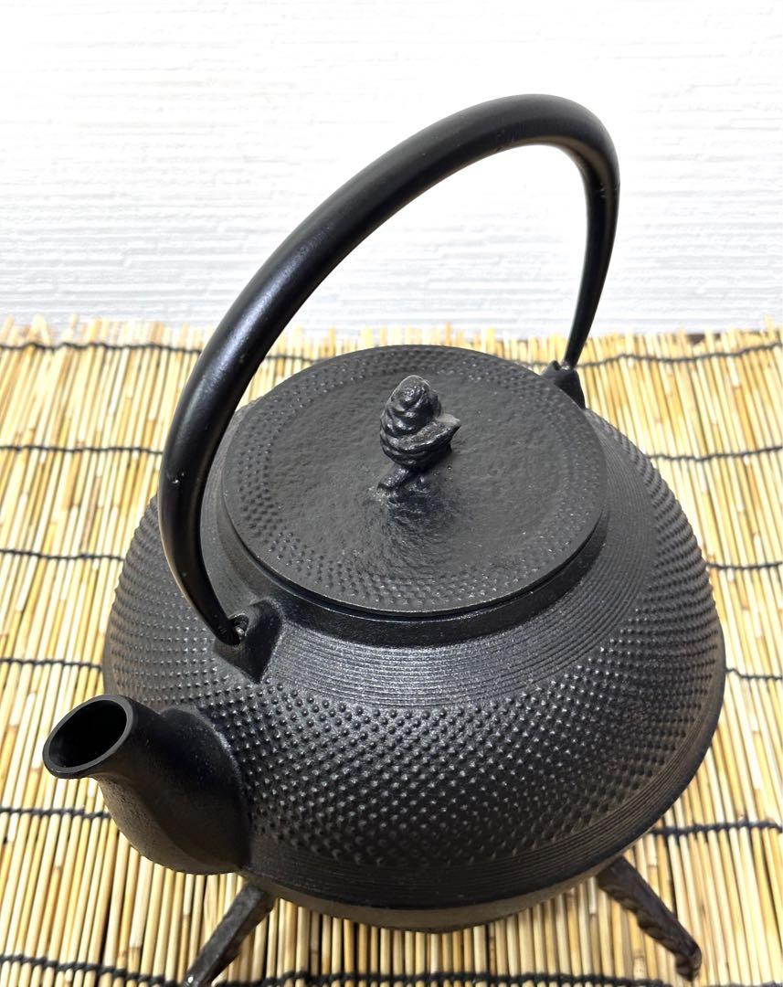 未使用、保管品　南部名工岩鋳造　霞銘　１５型アラレ　南部鉄瓶　南部鉄器　調理器具