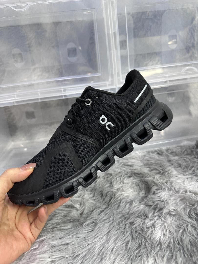 新品 On Cloud 6 ランニングシューズ 24cm 新品 On Cloud 6 ランニングシューズ 24cm