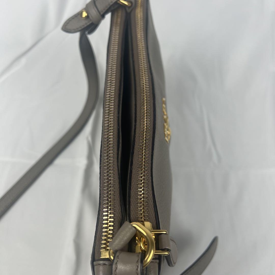 【極美品】PRADA プラダ ショルダーバッグ 斜め掛け レザー