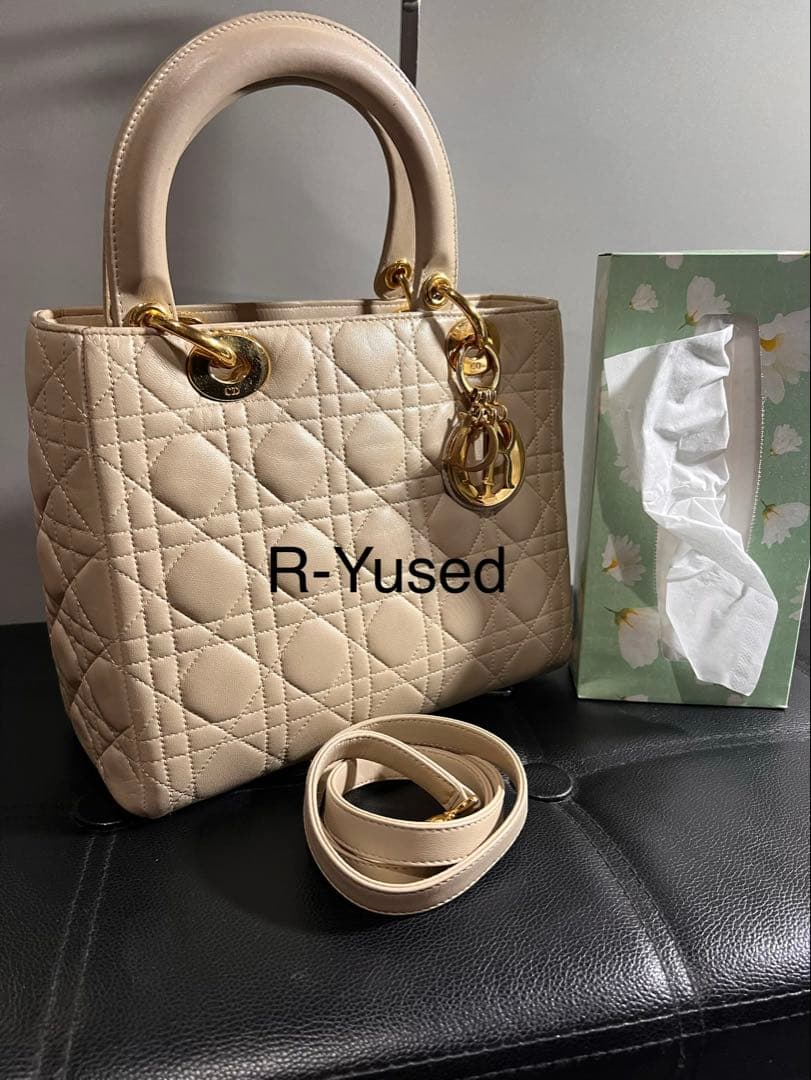 クリスチャン・ディオールのベージュのカナージュレザー