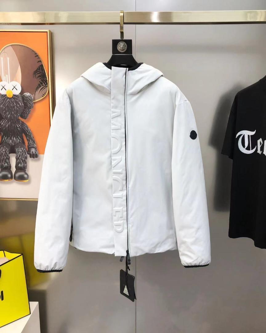 MONCLER モンクレールのダウンジャケットです