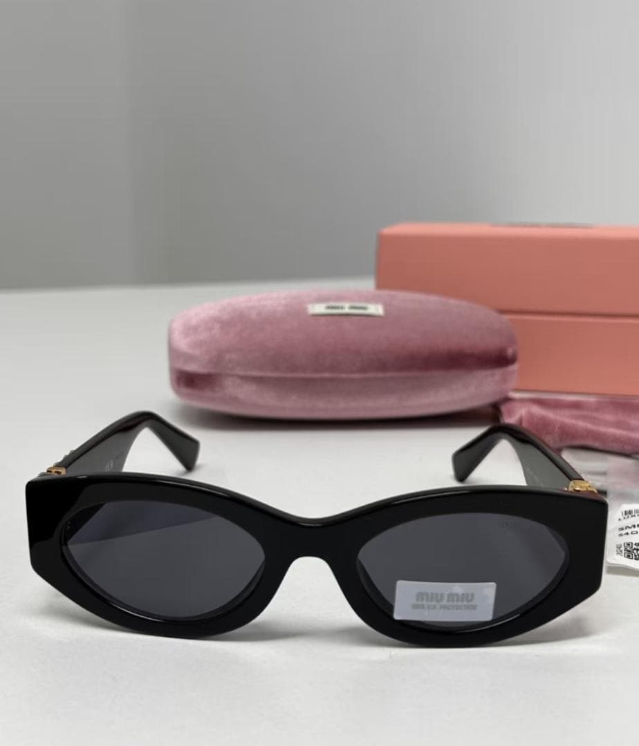 Miu Miu ブラック キャットアイ サングラス