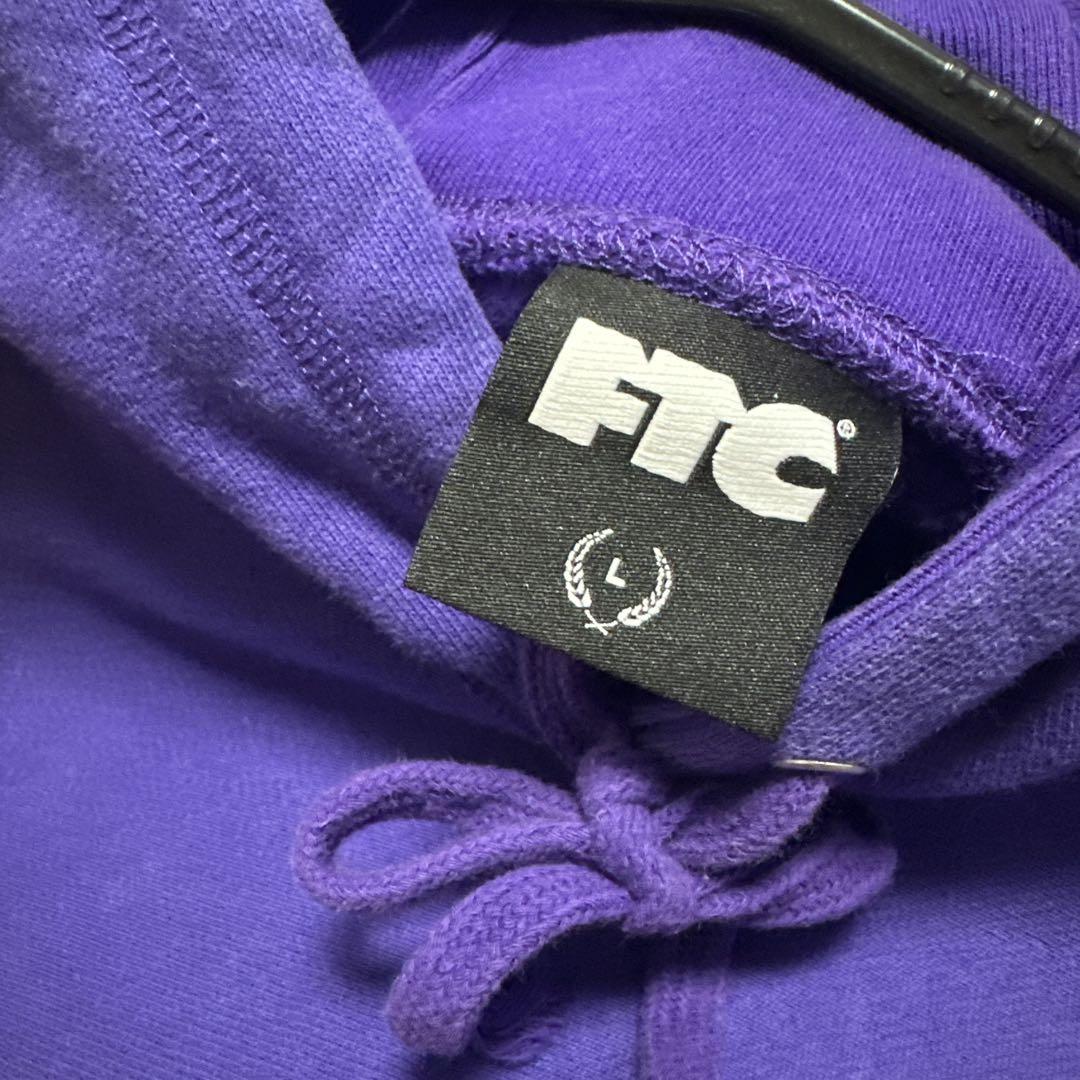 FTC ボックスロゴ ワンポイント パーカー