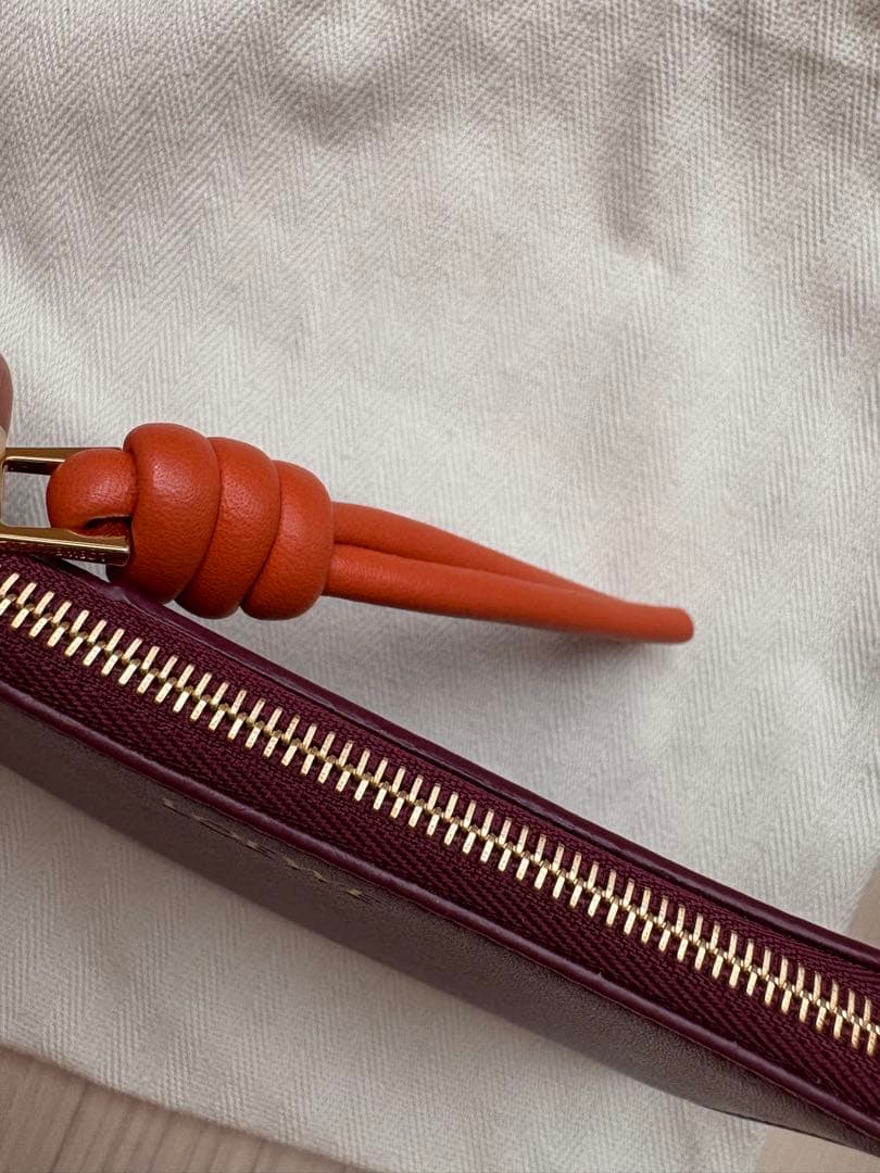 シャイニーナパカーフLOEWE