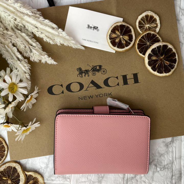 大切な COACH☆コーチ 二つ折り財布 シンプル 薄ピンク - 折り財布 ...