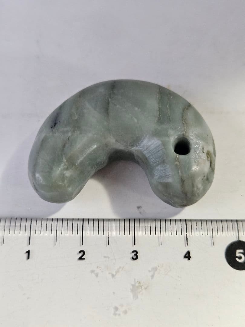 糸魚川産　翡翠勾玉